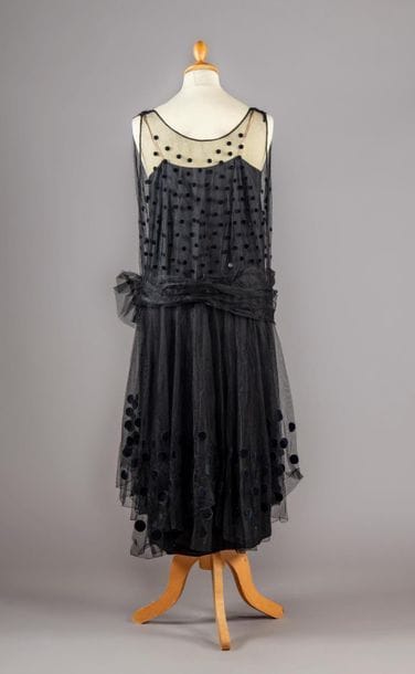 Robe de cocktail vers 1950, robe sans manches,...