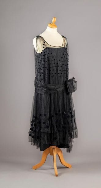 Robe de cocktail vers 1950, robe sans manches,...