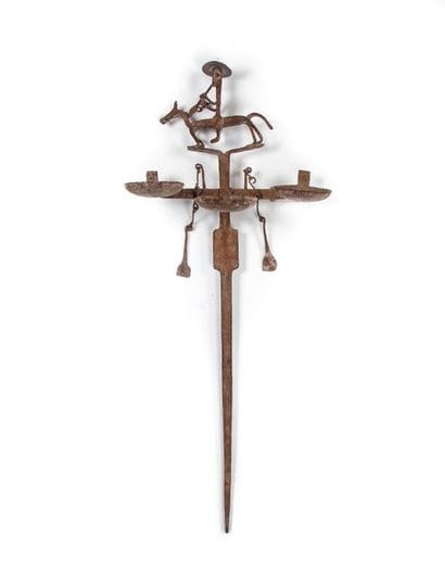 DOGON, MALI.
Fer forgé.
Lampe à huile à trois...