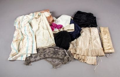 Eléments de costumes tirés de la garde-robe...