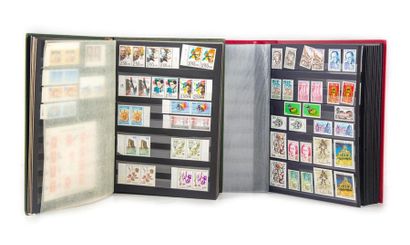 Collection de timbres neufs en 2 albums de...
