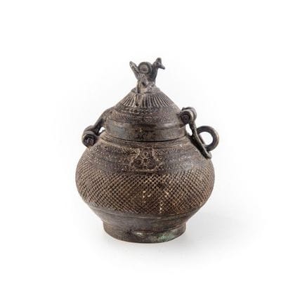 KONDH, INDE.
Pot à médecine au couvercle...