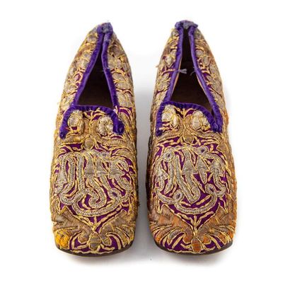 Paire de souliers de dame à la mode ottomane,...