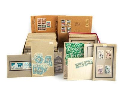 Ensemble de timbres oblitérés ( deux cartons...