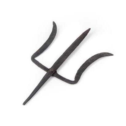 NEPAL.
Fer, tissu.
Trident rituel de chamane...