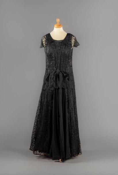 Robe du soir vers 1930, robe en dentelle...