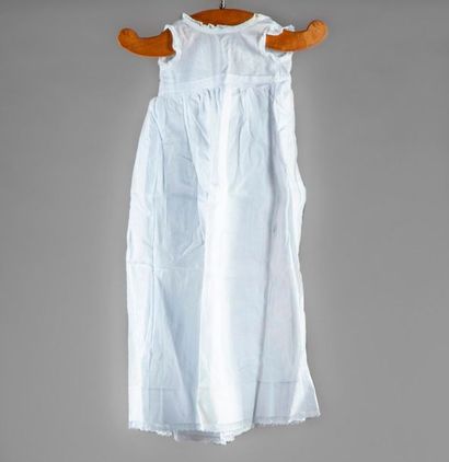 Robe de baptême et bonnet brodés, fin du...