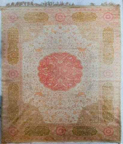 Important tapis Smyrne en laine à décor d'un...