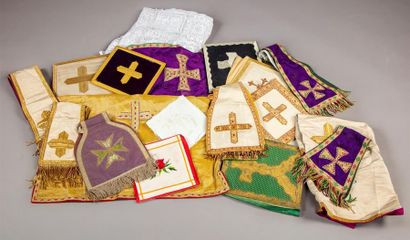 Paramentique, partie du fonds de sacristie...