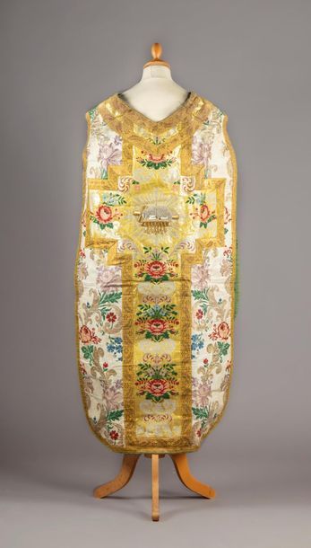 Chasuble, étole, manipule et voile de calice,...