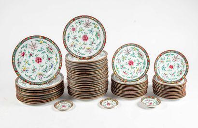CHINE - XXe

Service d'assiettes en porcelaine...