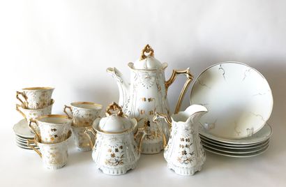 PARIS 

Partie de service à café en porcelaine...