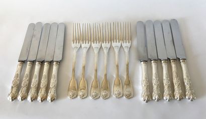 Suite de six fourchettes à entremets en argent...