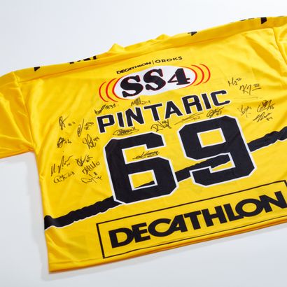 Goalie jersey of the Rouen Dragons ice hockey...