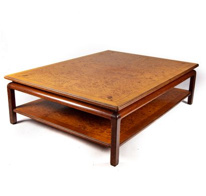 Importante table basse de forme rectangulaire...