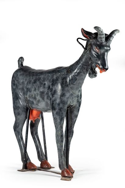 ANONYMOUS

Important goat in carved wood...