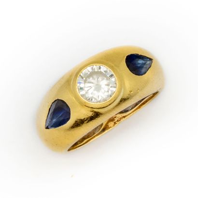 Bague jonc en or jaune (18K) serti clos d'un...