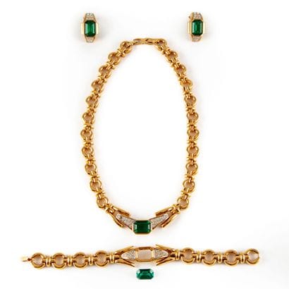 Nina RICCI
Parure en métal doré serti pierres...