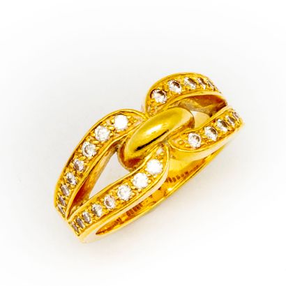 Bague en or jaune (18K) à bordures ajourées...