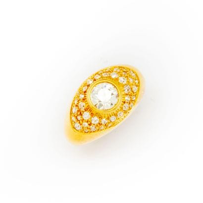 Bague jonc en or jaune ornée d'un diamant...