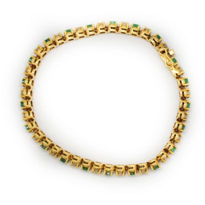 Bracelet ligne souple en or jaune orné de...