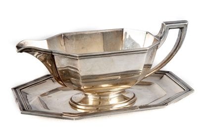 RAVINET D'ENFERT
Saucière en argent à pans...