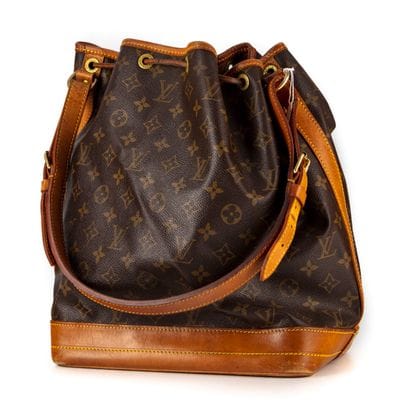 LOUIS VUITTON
Sac en toile monogrammée
Usures...