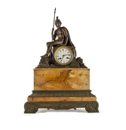Pendule en régule et marbre à décor d'un...