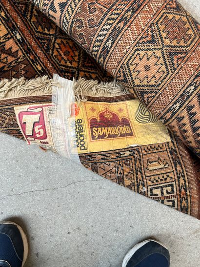 Tapis en laine à motifs géométriques sur...