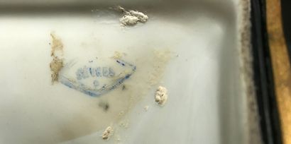 Intéressant pied de lampe en porcelaine dans...