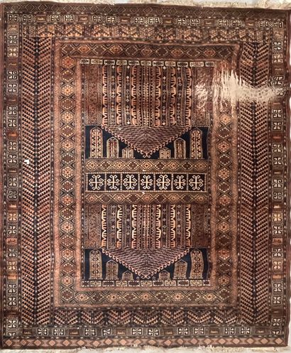 Tapis en laine à motifs géométriques sur...