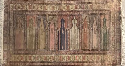 Tapis en soie de prière
224 x 85 cm
Usur...