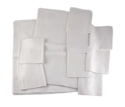 A tablecloth and 8 cotton napkins embroidered...
