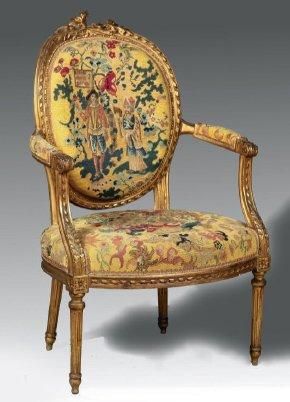 Fauteuil en bois naturel sculpté de noeuds...