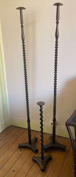 Ensemble de trois porte-chapeaux en bois...