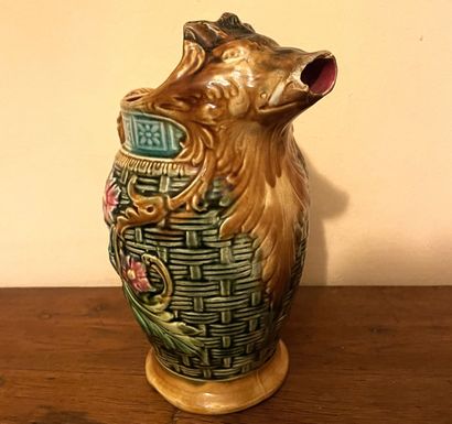 Pichet zoomorphe en barbotine polychrome...