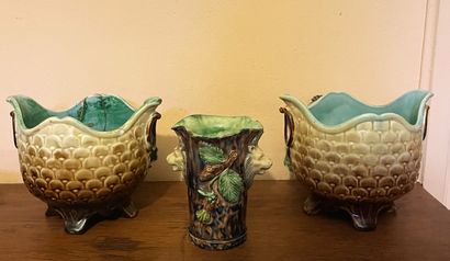 Paire de cache-pots en barbotine à décor...