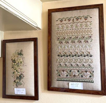 Ensemble de broderies encadrées divers, certaines...