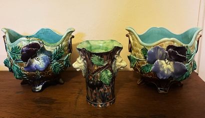 Paire de cache-pots en barbotine à décor...