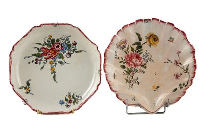 GRAND EST 
Ensemble de 2 assiettes en faïence...