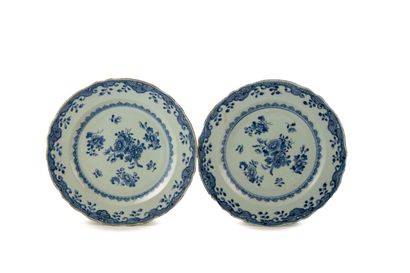 CHINE
Paire d'assiettes porcelaine bleue...