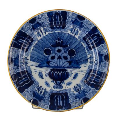 DELFT
Plat en porcelaine camaïeu de bleu...