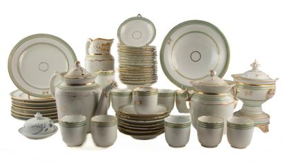 Partie de service en porcelaine à décor de...