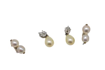 Deux paires de boucles d'oreilles clips fantaisies....