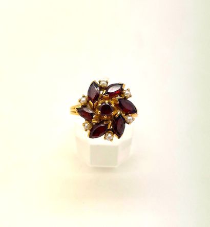 Bague en or jaune 18 k (750/1000) ornée d'un...