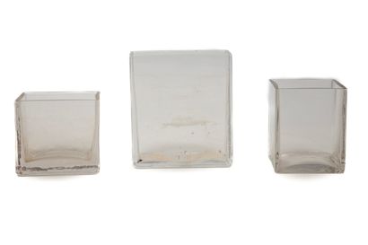 Ensemble de 3 vases, deux en verre et un...