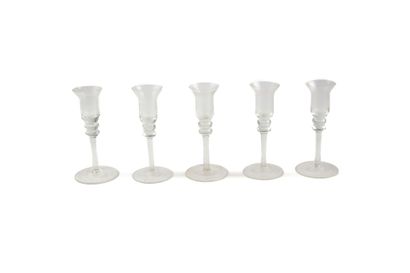 Ensemble de cinq petites coupes en verre
XIXe...