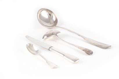 Ménagère en métal argenté modèle uniplat,...