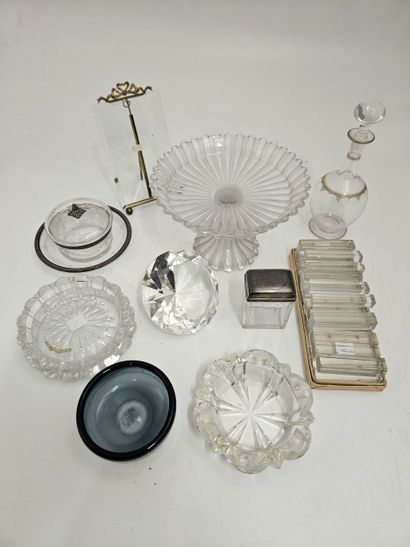 Ensemble de pièces en verre ou cristal comprenant...