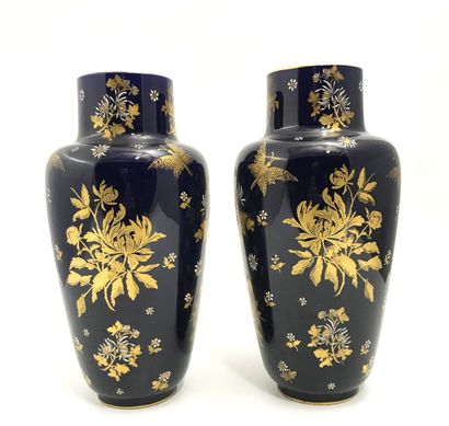 SARREGUEMINES
Paire de vases balustres en...